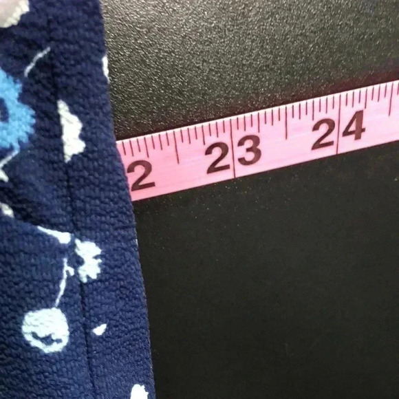 Michael Kors V-neck,zipper detail chest pockets,,long adjustable sleeve,floral - Picture 8 of 11